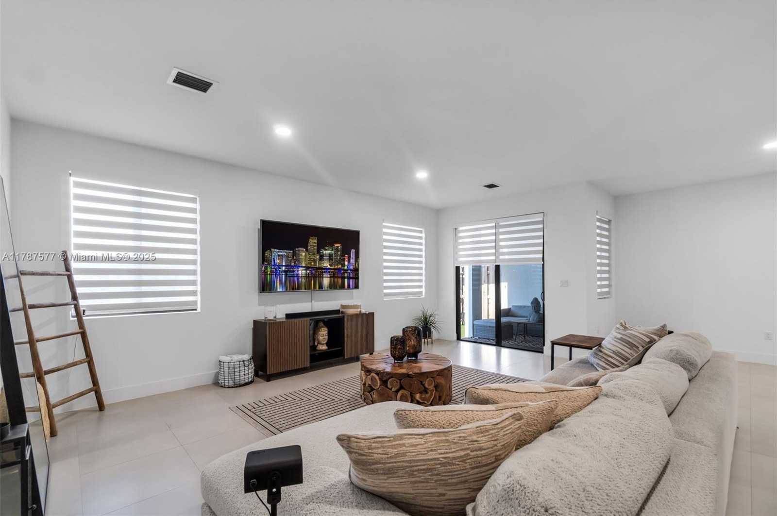 Small Image of 15737 SOUTH WEST 136TH TER, Miami Number 8