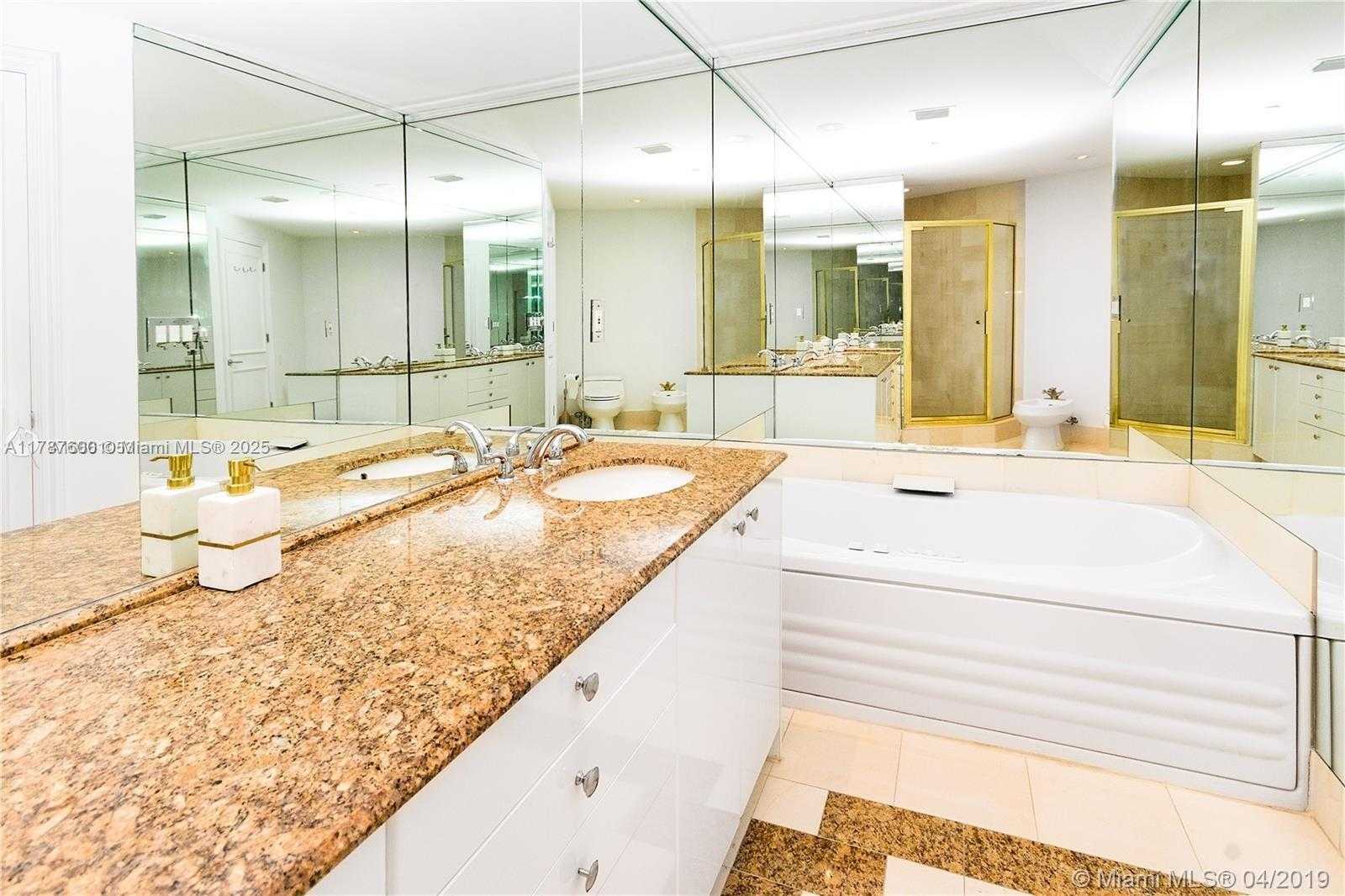 Small Image of 300 SOUTH POINTE DR #909, Miami Beach Number 6