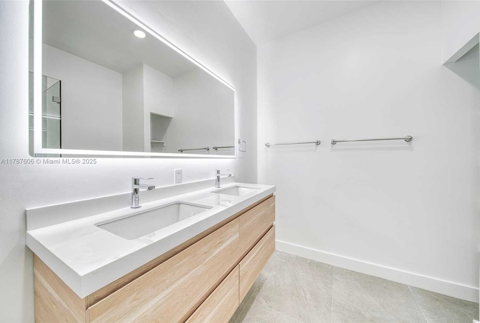 Small Image of 645 ALTARA AVE, Coral Gables Number 10