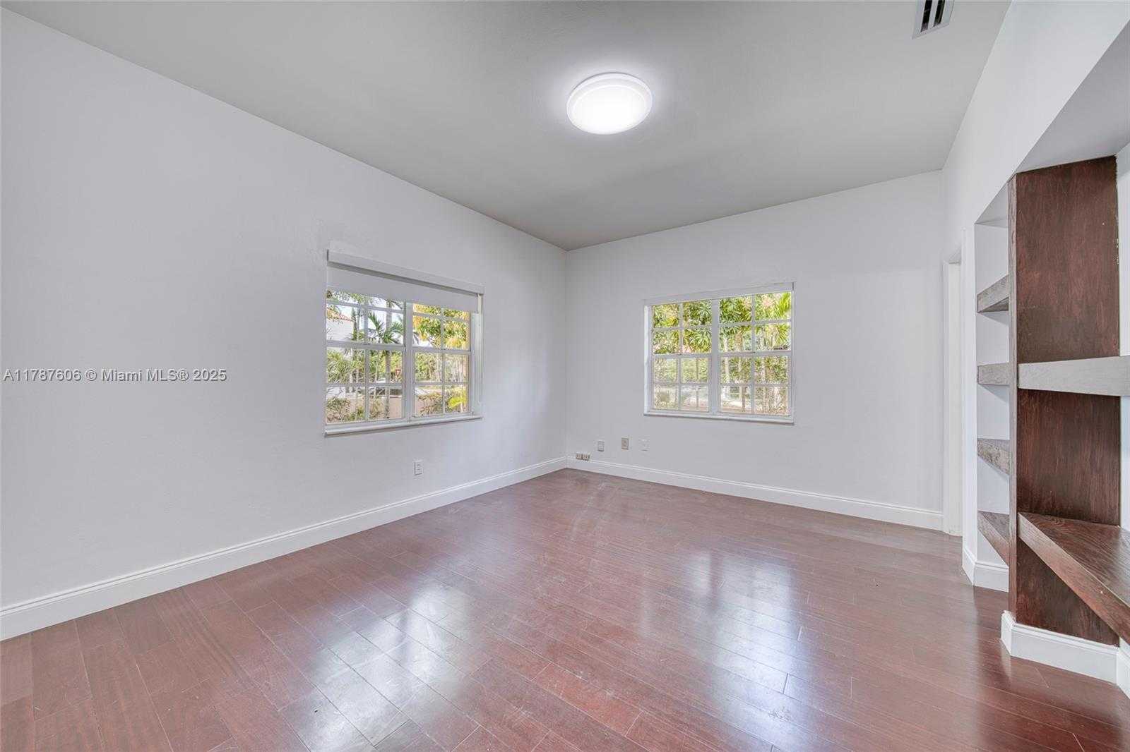 Small Image of 645 ALTARA AVE, Coral Gables Number 12