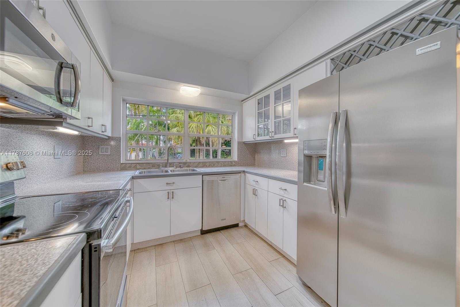 Small Image of 645 ALTARA AVE, Coral Gables Number 7