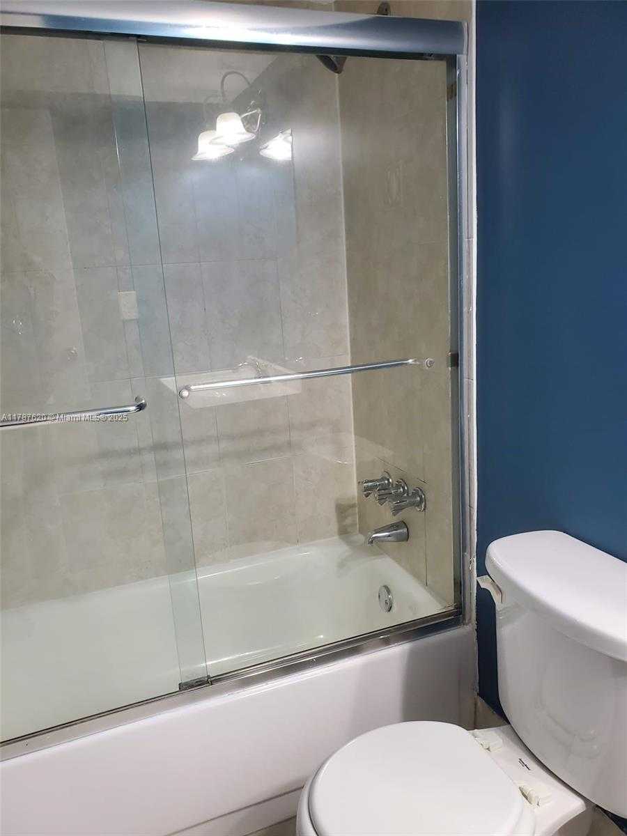 Small Image of 16950 WEST DIXIE HWY A639 HWY #639, North Miami Beach Number 10