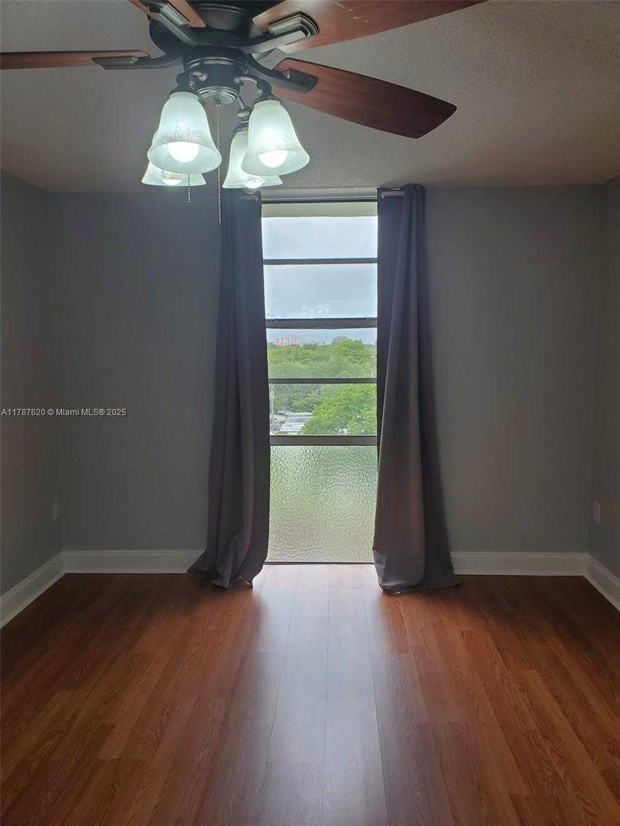 Small Image of 16950 WEST DIXIE HWY A639 HWY #639, North Miami Beach Number 13