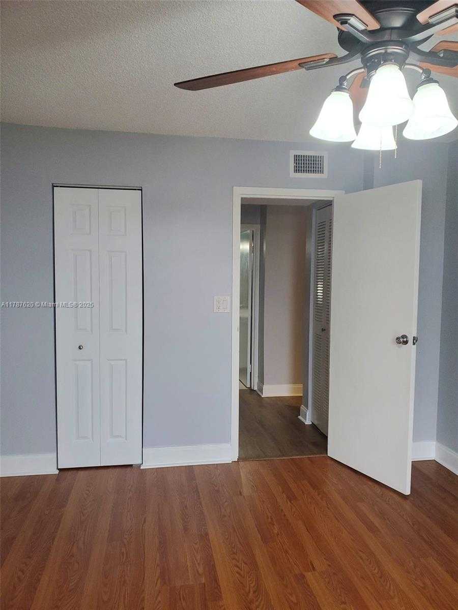 Small Image of 16950 WEST DIXIE HWY A639 HWY #639, North Miami Beach Number 14