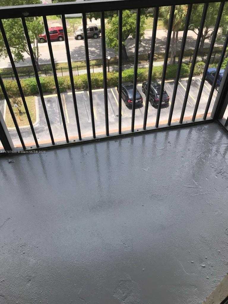 Small Image of 16950 WEST DIXIE HWY A639 HWY #639, North Miami Beach Number 15