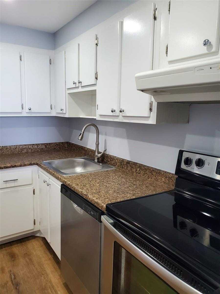 Small Image of 16950 WEST DIXIE HWY A639 HWY #639, North Miami Beach Number 2