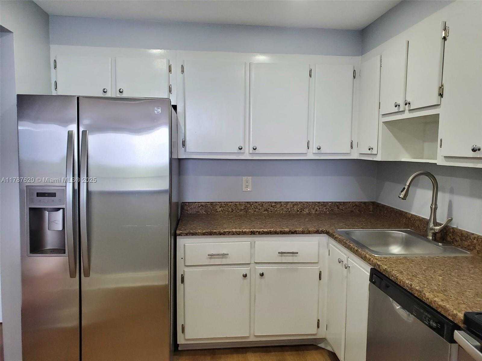 Small Image of 16950 WEST DIXIE HWY A639 HWY #639, North Miami Beach Number 3