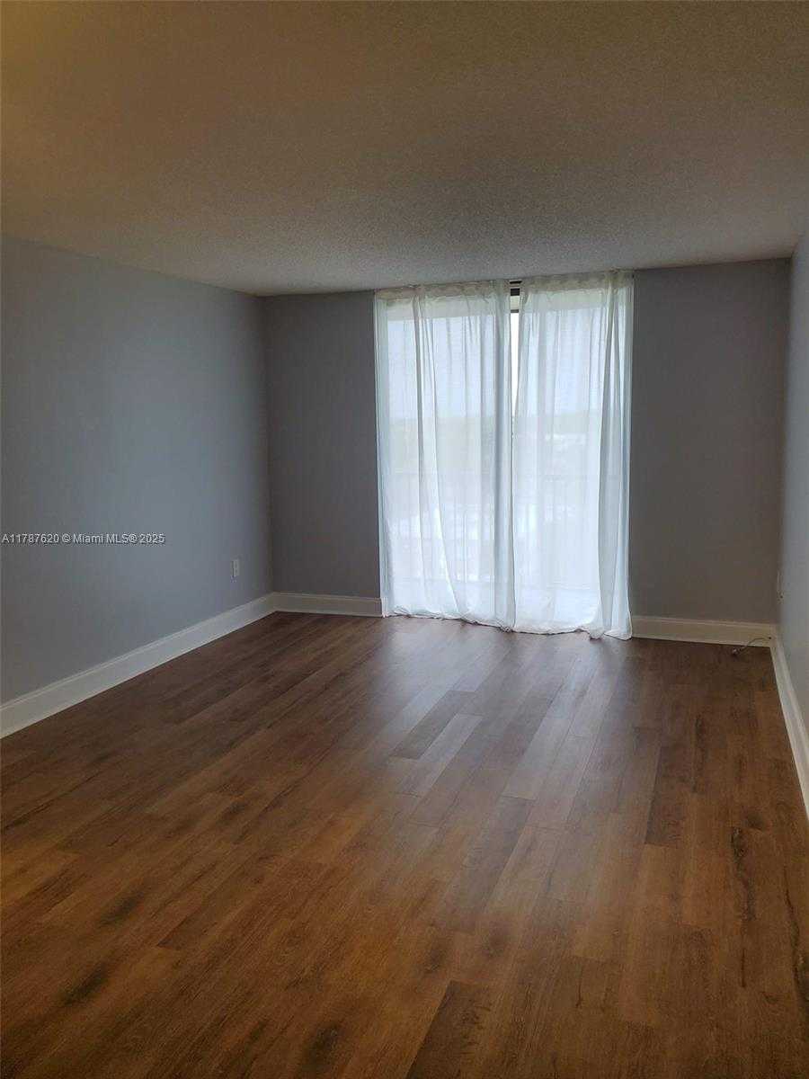 Small Image of 16950 WEST DIXIE HWY A639 HWY #639, North Miami Beach Number 5