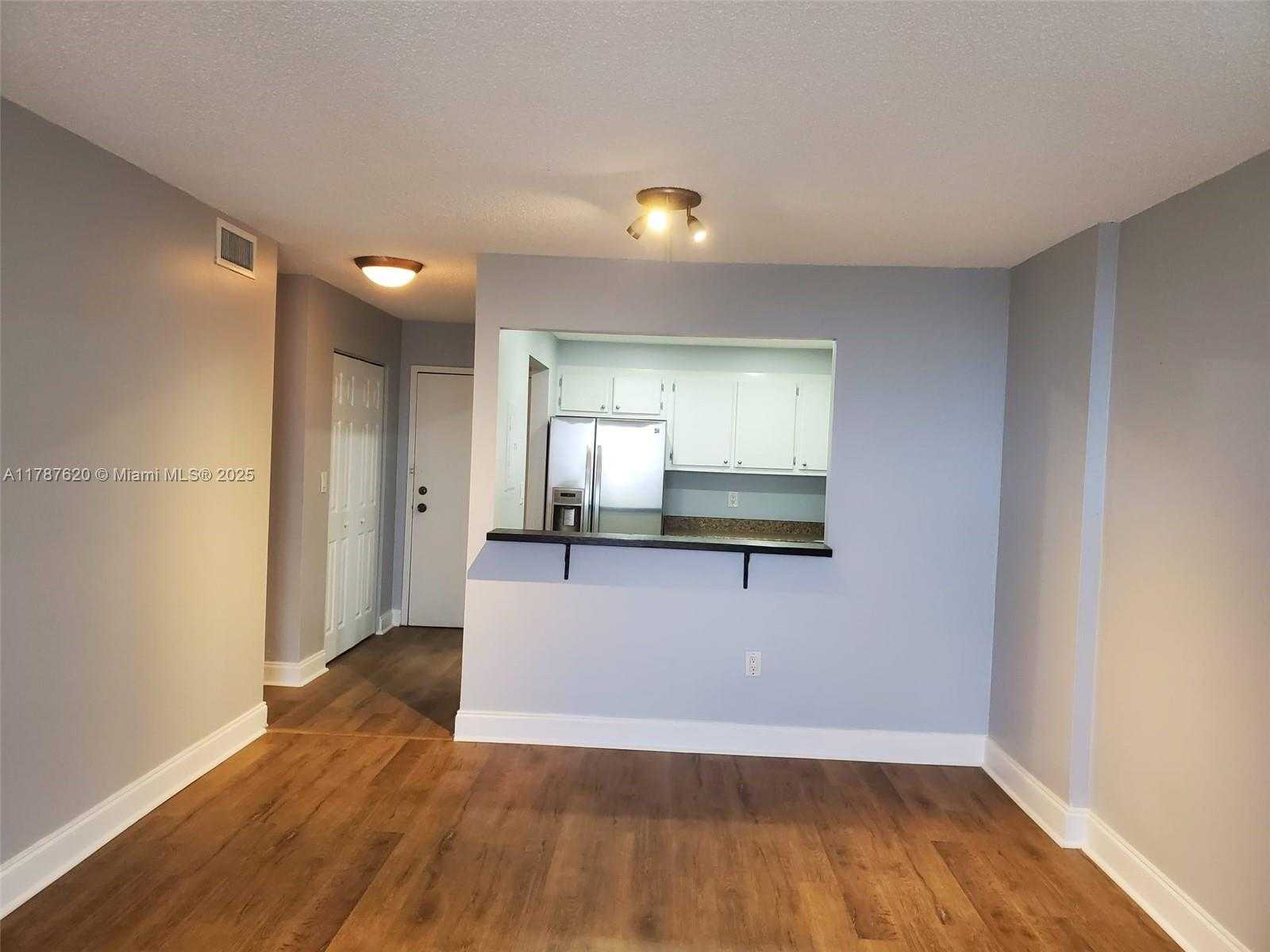 Small Image of 16950 WEST DIXIE HWY A639 HWY #639, North Miami Beach Number 6