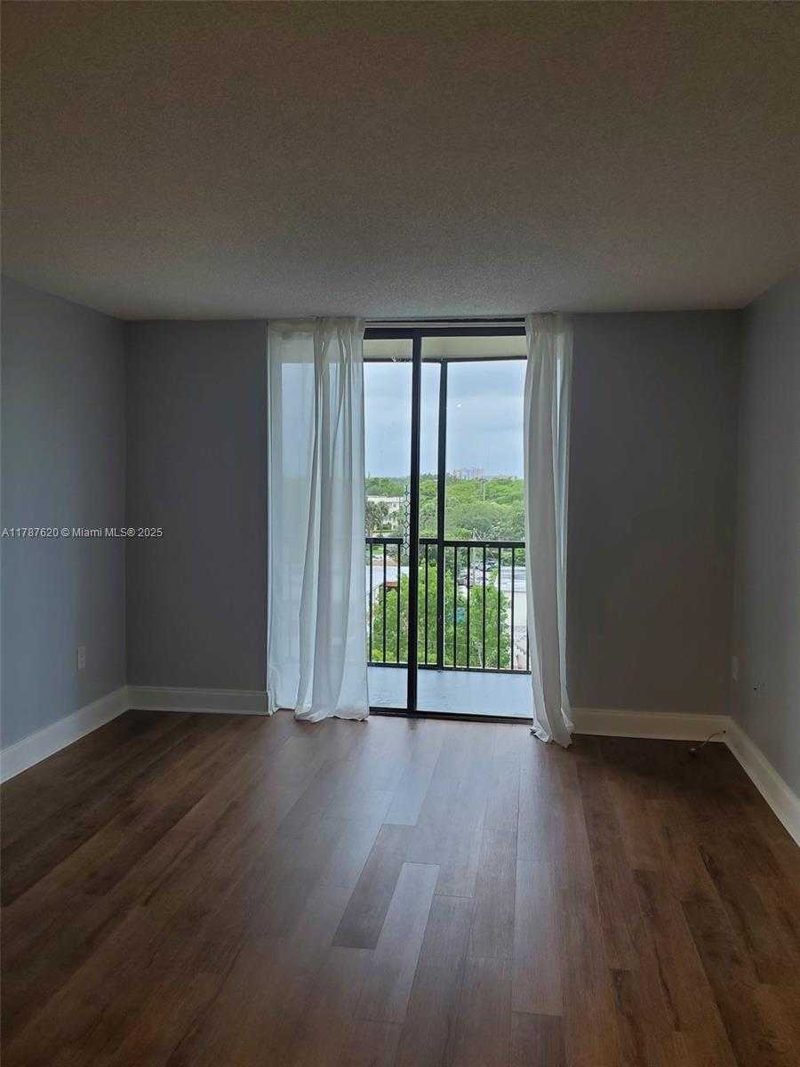 Small Image of 16950 WEST DIXIE HWY A639 HWY #639, North Miami Beach Number 7