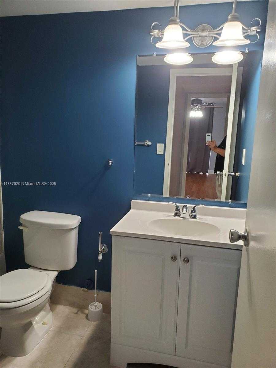 Small Image of 16950 WEST DIXIE HWY A639 HWY #639, North Miami Beach Number 8