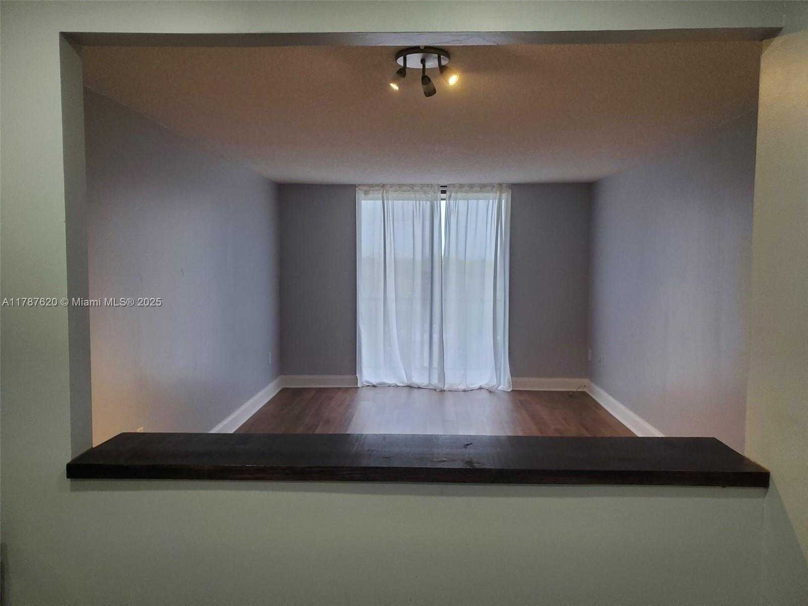 Small Image of 16950 WEST DIXIE HWY A639 HWY #639, North Miami Beach Number 9