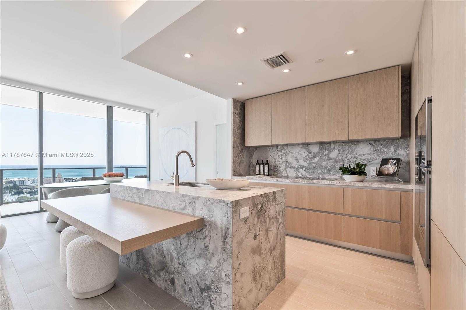 Small Image of 500 Alton Rd, Miami Beach, FL 33139, USA Number 4
