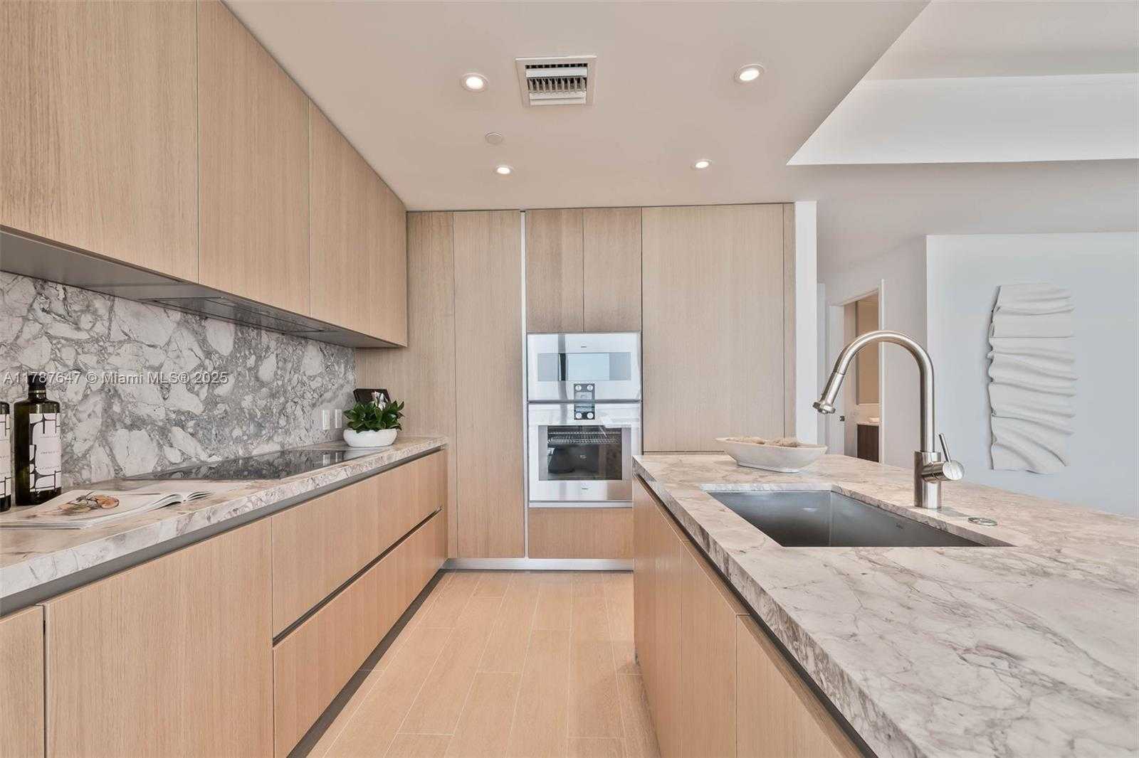 Small Image of 500 Alton Rd, Miami Beach, FL 33139, USA Number 5