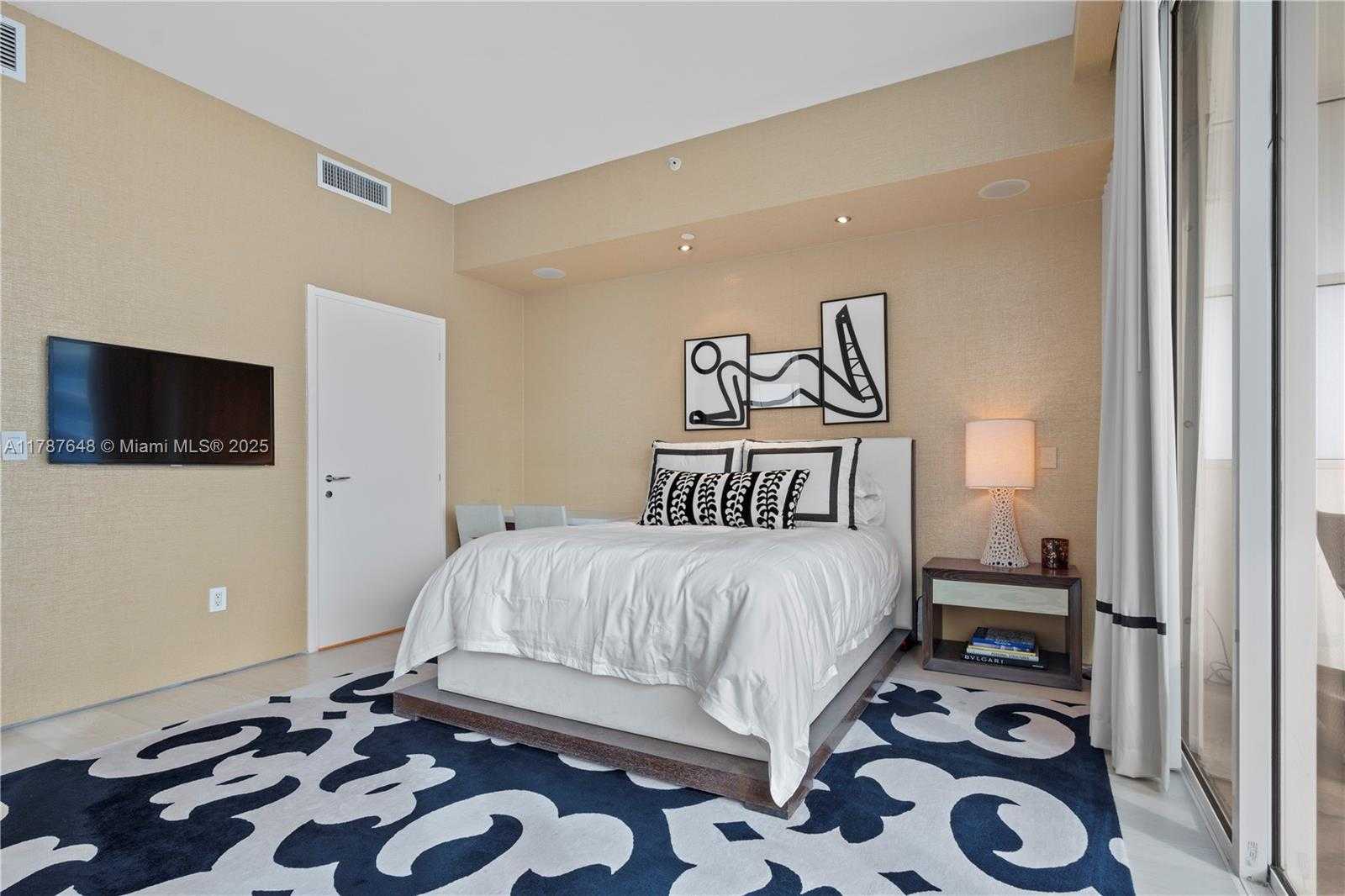 Small Image of 50 SOUTH POINTE DR #2703, Miami Beach Number 20