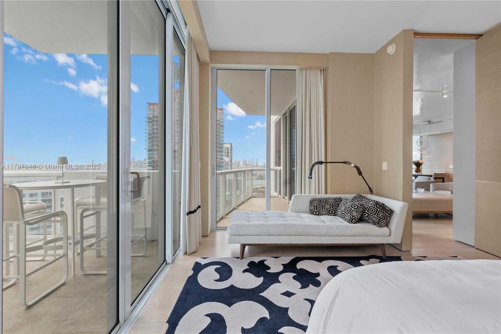 Small Image of 50 SOUTH POINTE DR #2703, Miami Beach Number 21