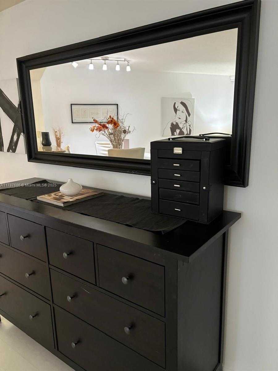 Small Image of 19501 WEST COUNTRY CLUB DR #2601, Aventura Number 13