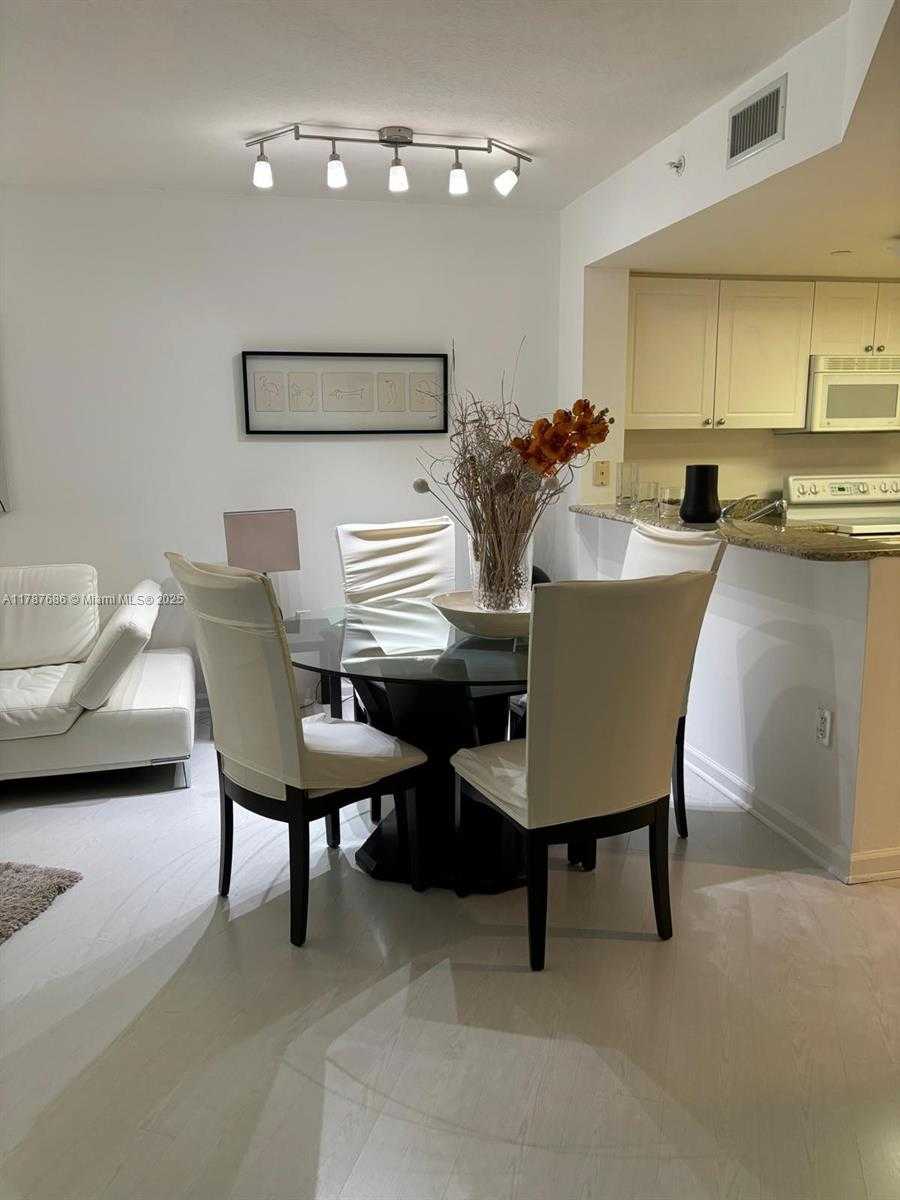Small Image of 19501 WEST COUNTRY CLUB DR #2601, Aventura Number 4
