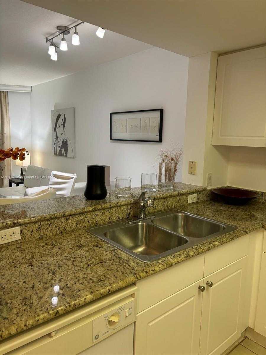 Small Image of 19501 WEST COUNTRY CLUB DR #2601, Aventura Number 5