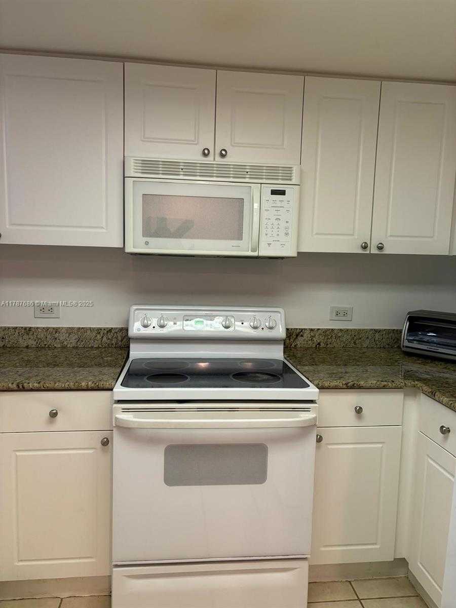 Small Image of 19501 WEST COUNTRY CLUB DR #2601, Aventura Number 6