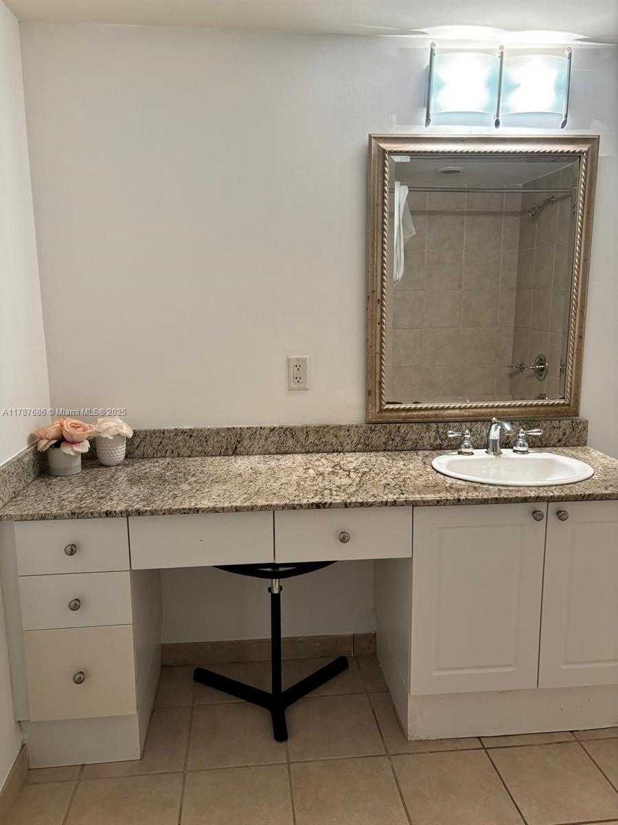 Small Image of 19501 WEST COUNTRY CLUB DR #2601, Aventura Number 7