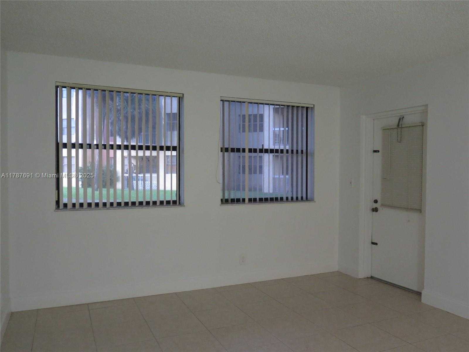 Small Image of 8180 #130, Doral Number 14