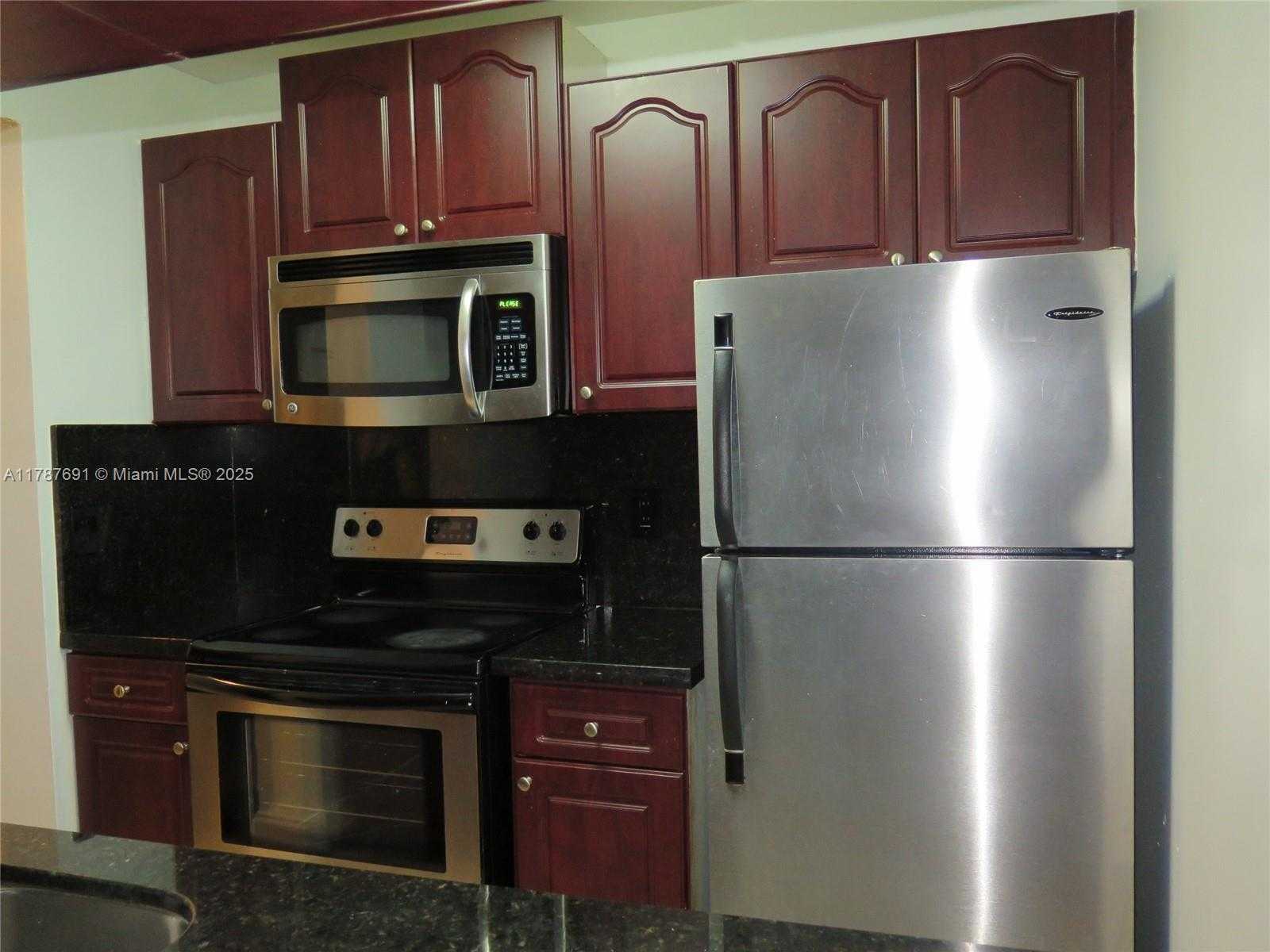 Small Image of 8180 #130, Doral Number 16