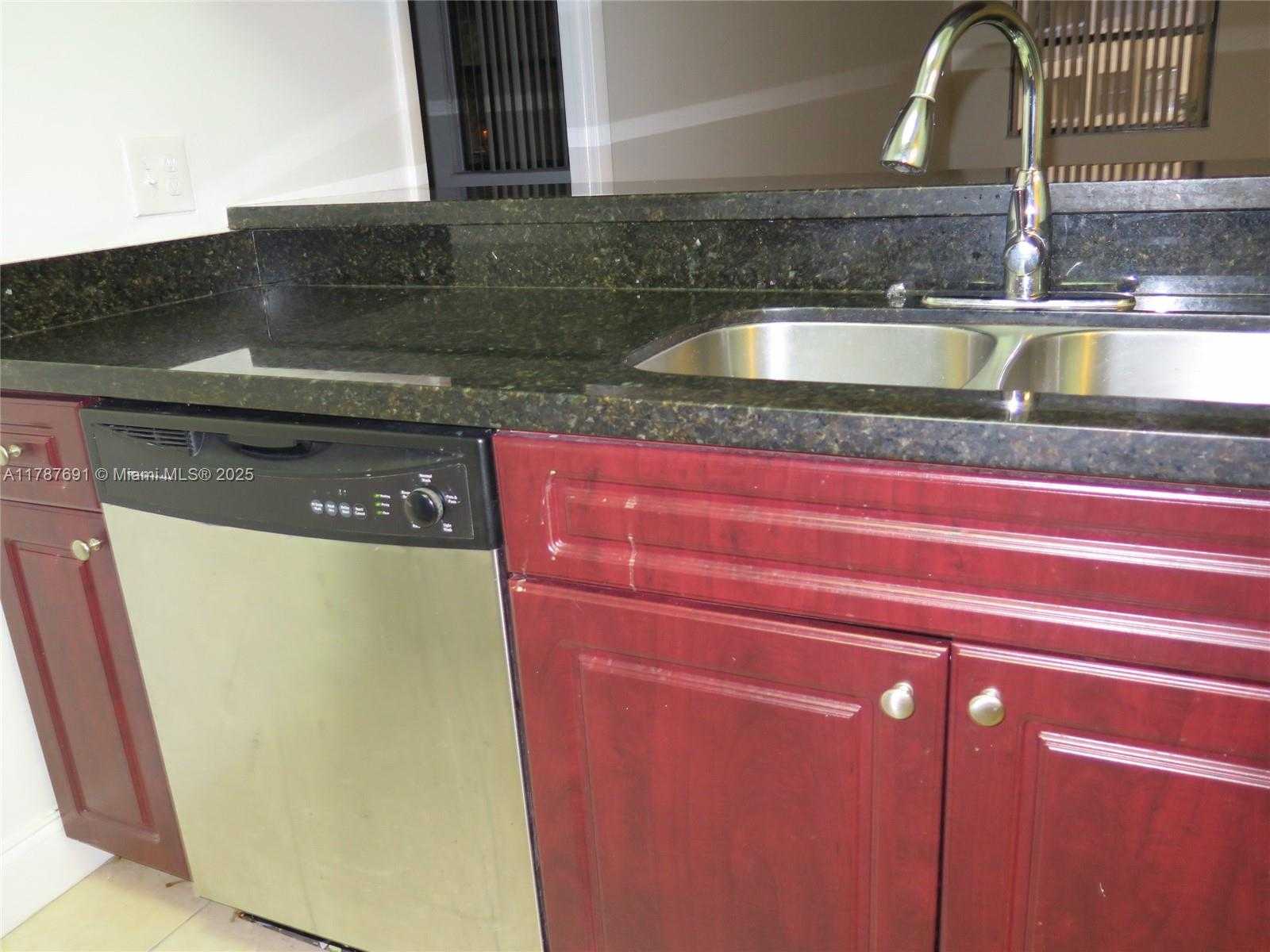 Small Image of 8180 #130, Doral Number 20