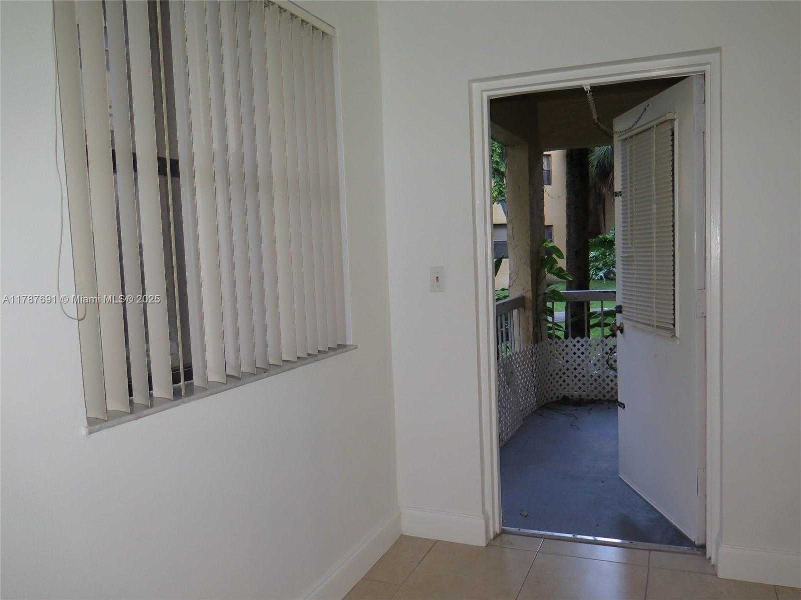 Small Image of 8180 #130, Doral Number 25