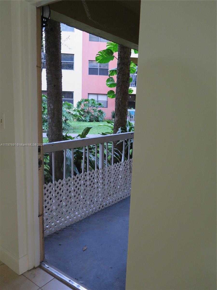 Small Image of 8180 #130, Doral Number 26