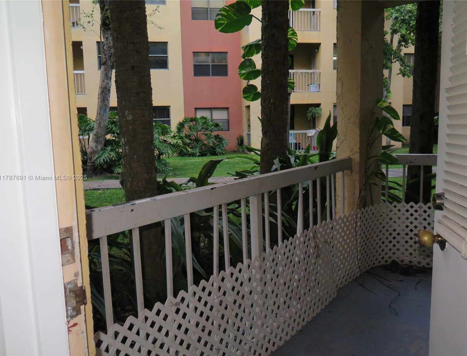 Small Image of 8180 #130, Doral Number 27