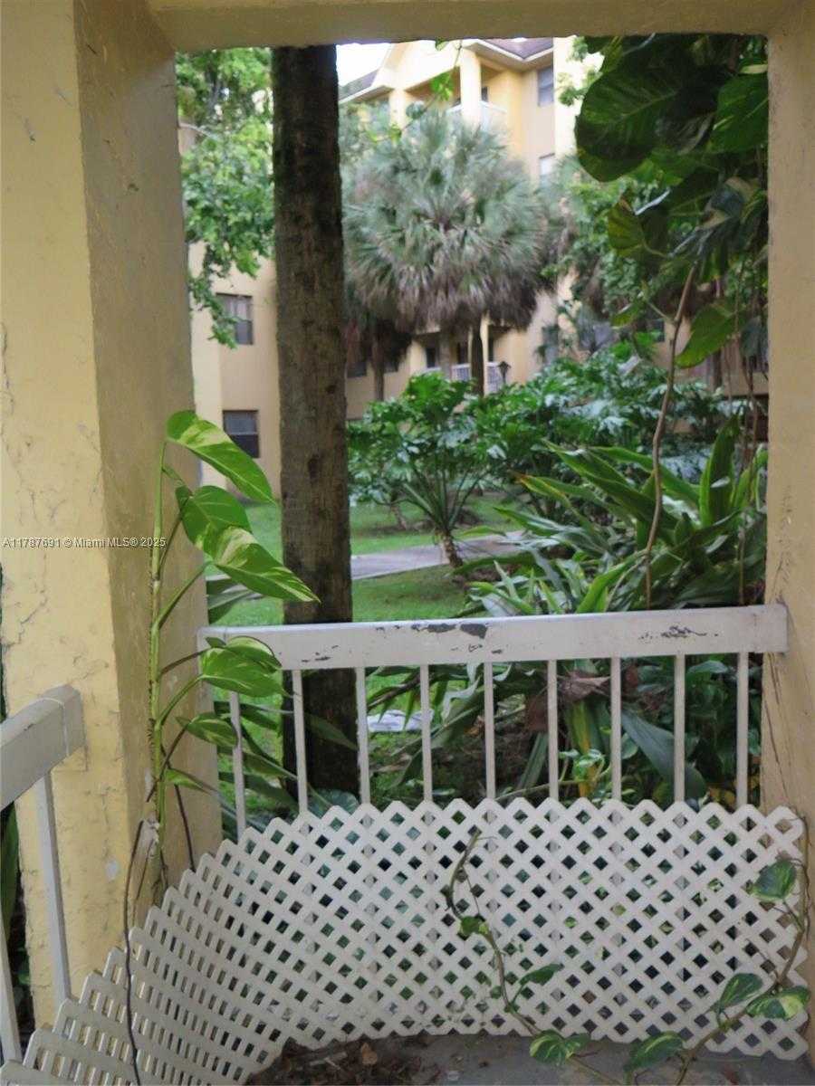 Small Image of 8180 #130, Doral Number 30