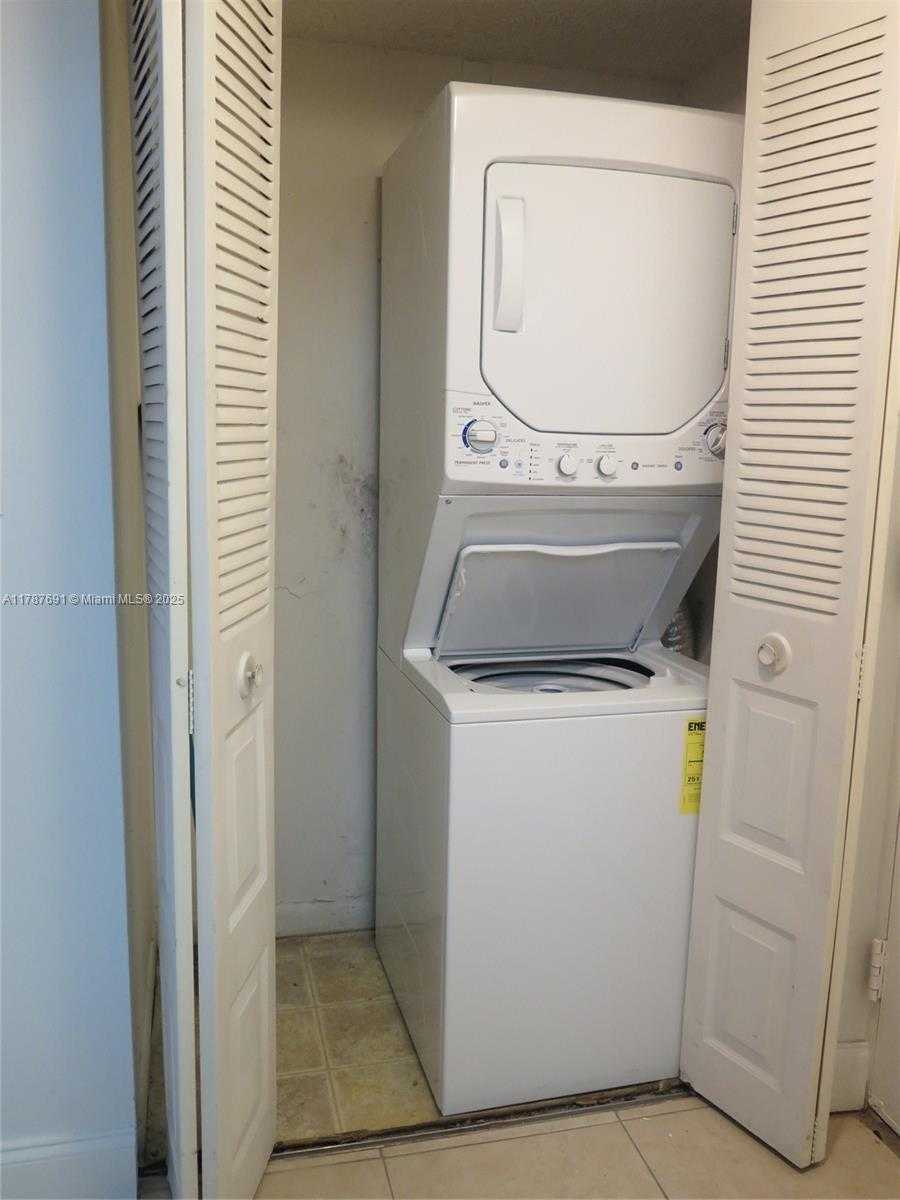 Small Image of 8180 #130, Doral Number 32