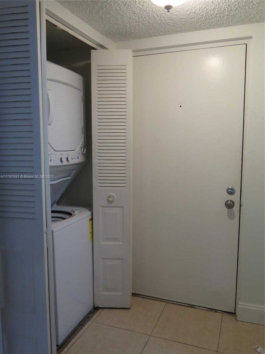 Small Image of 8180 #130, Doral Number 33