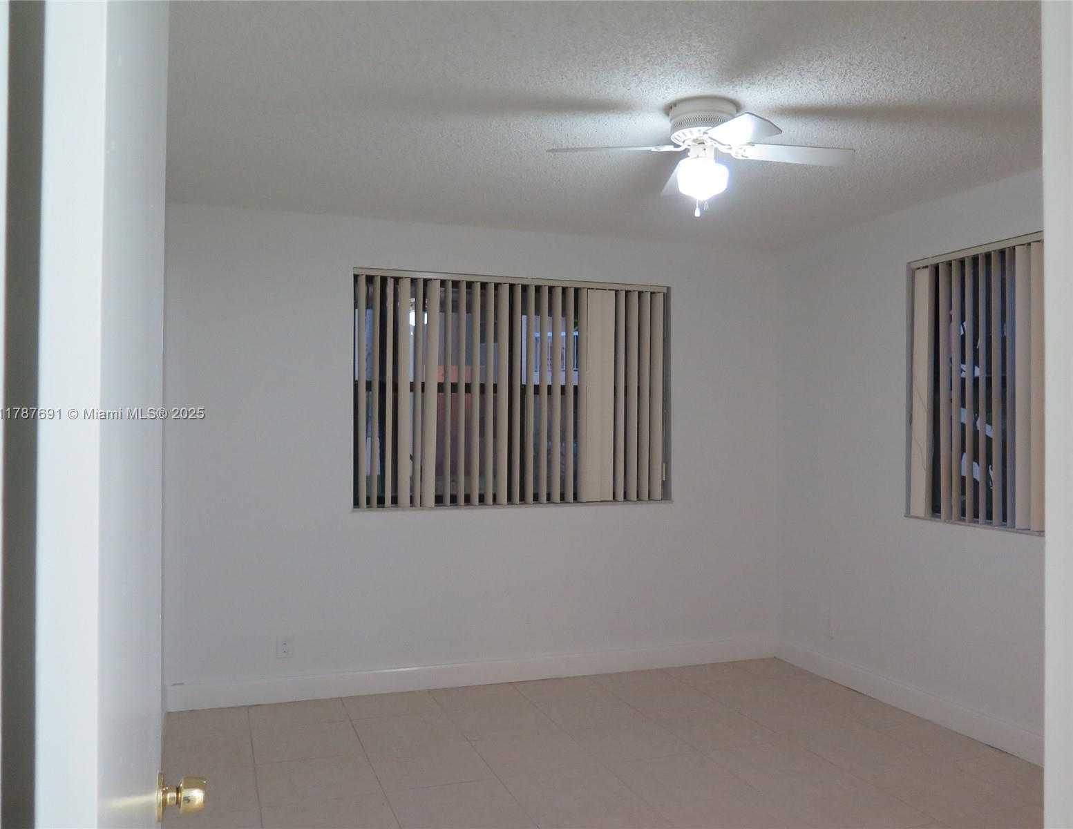 Small Image of 8180 #130, Doral Number 35