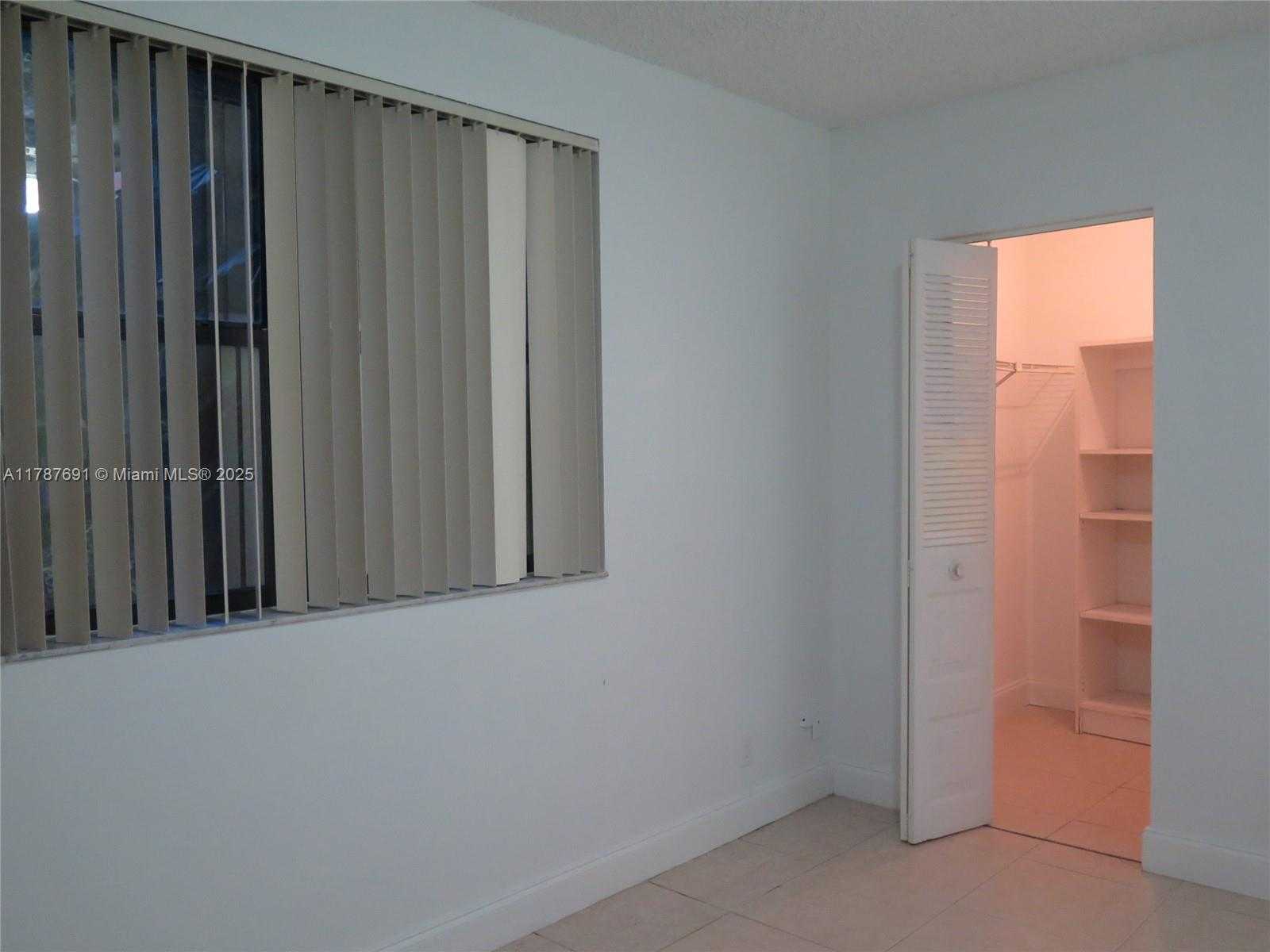 Small Image of 8180 #130, Doral Number 36