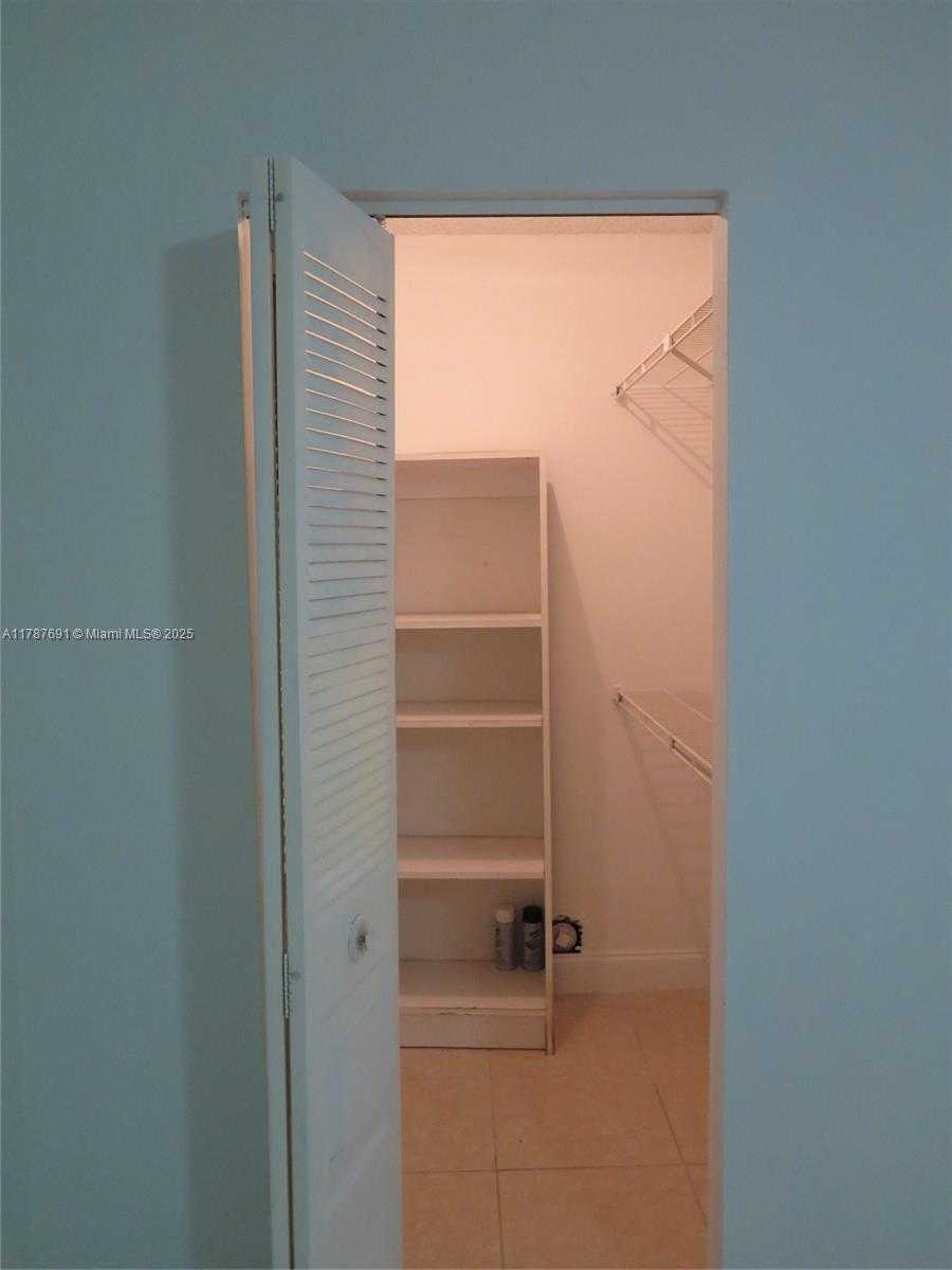 Small Image of 8180 #130, Doral Number 37