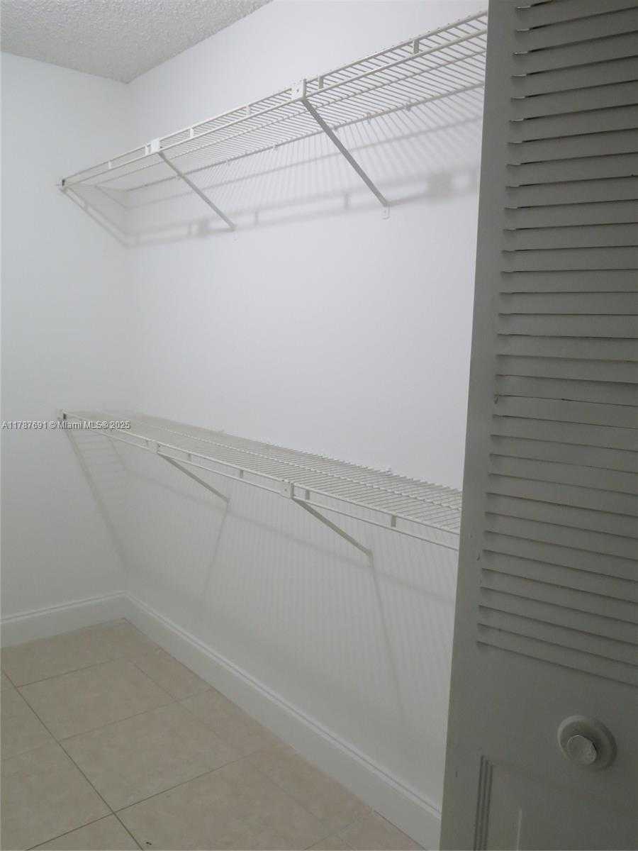 Small Image of 8180 #130, Doral Number 46