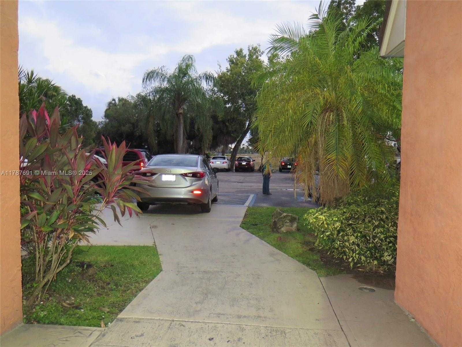 Small Image of 8180 #130, Doral Number 47