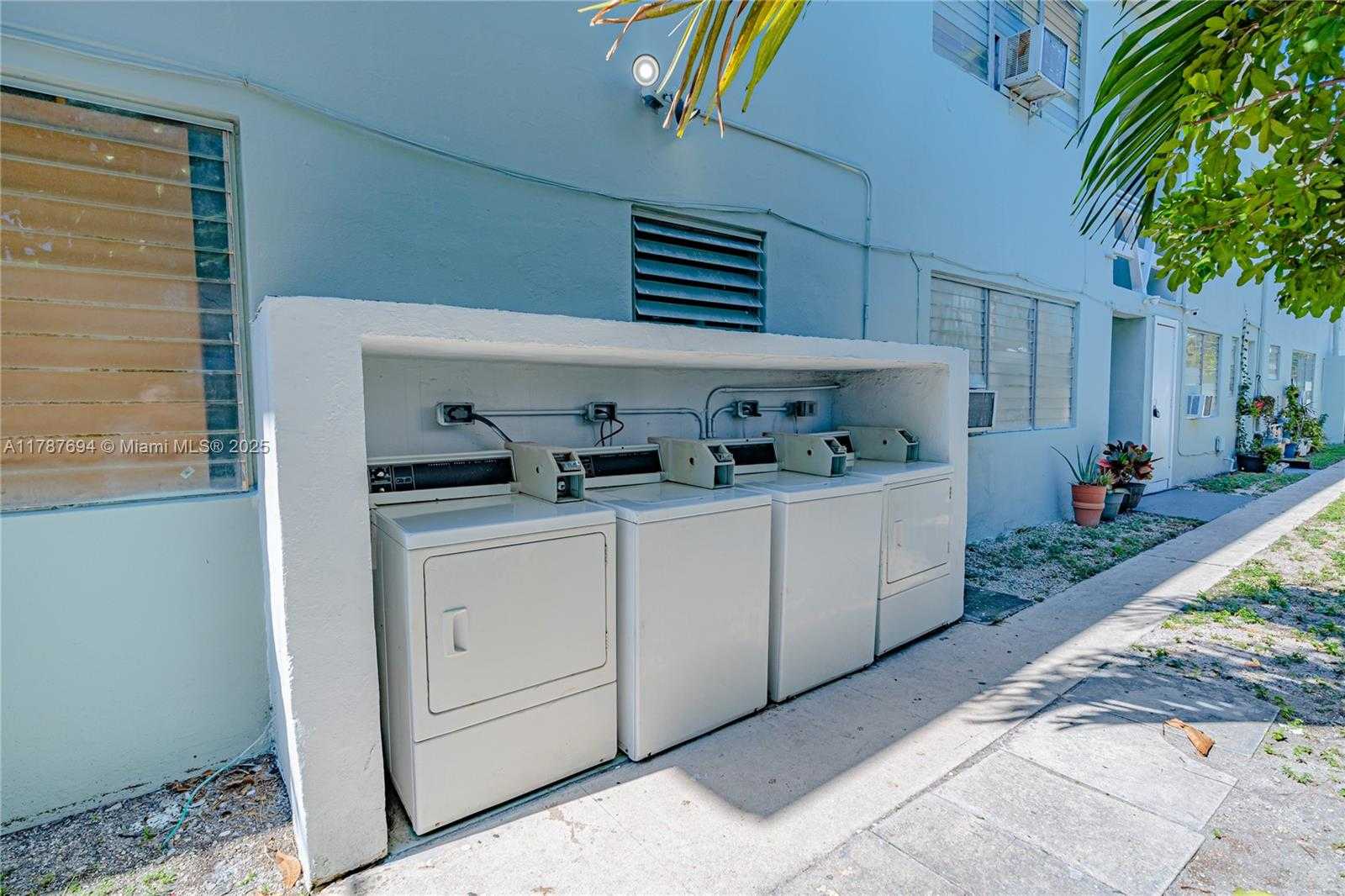 Small Image of 7351 GARY AVE #4, Miami Beach Number 12