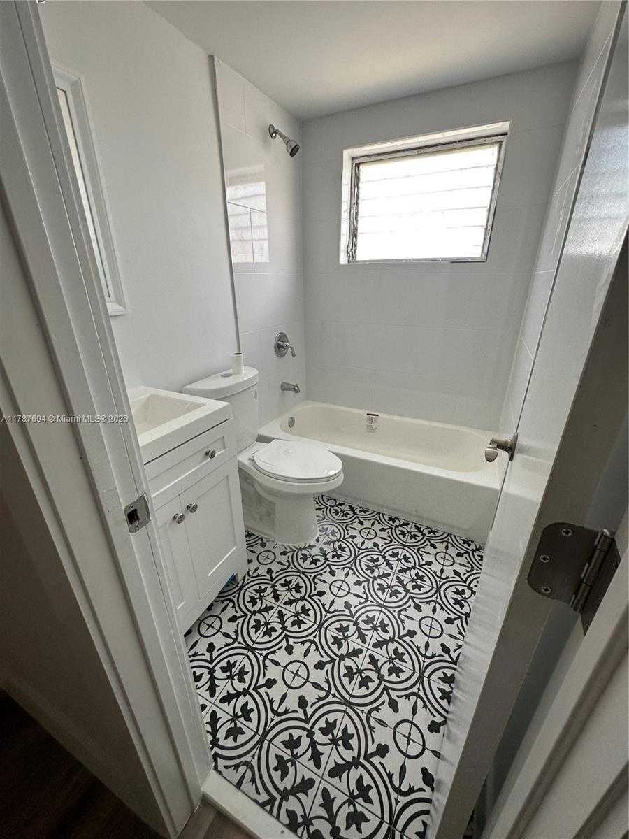 Small Image of 7351 GARY AVE #4, Miami Beach Number 4
