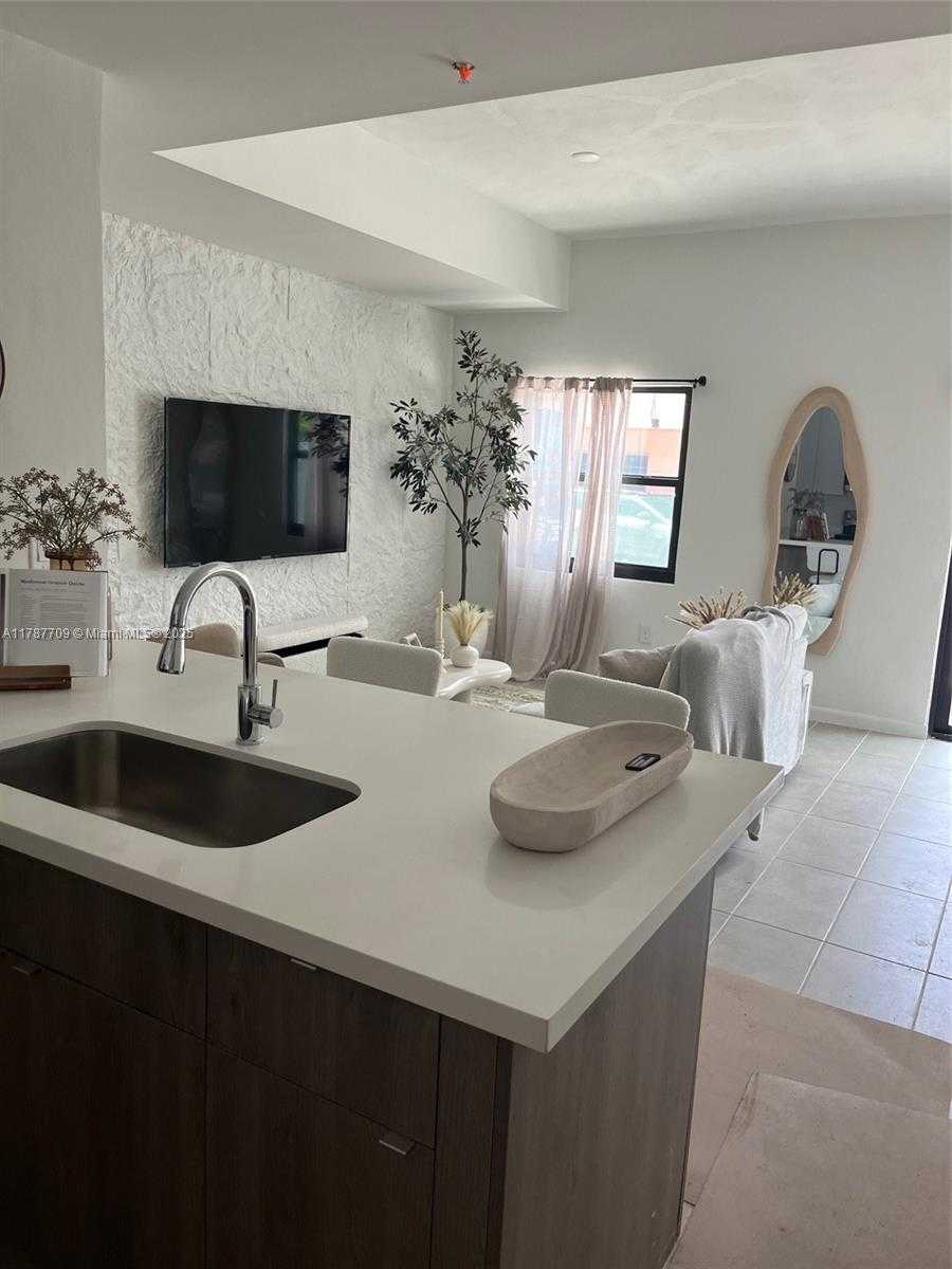 Small Image of 2526 PIERCE ST #12, Hollywood Number 6