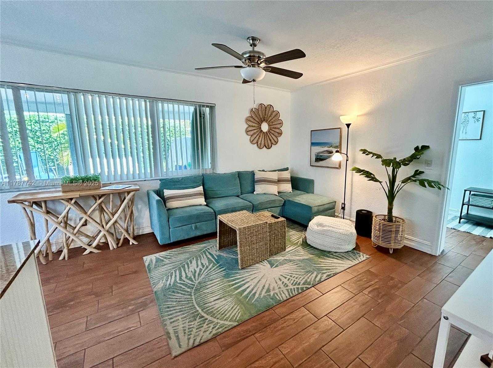 Small Image of 316 WALNUT #1, Hollywood Number 1