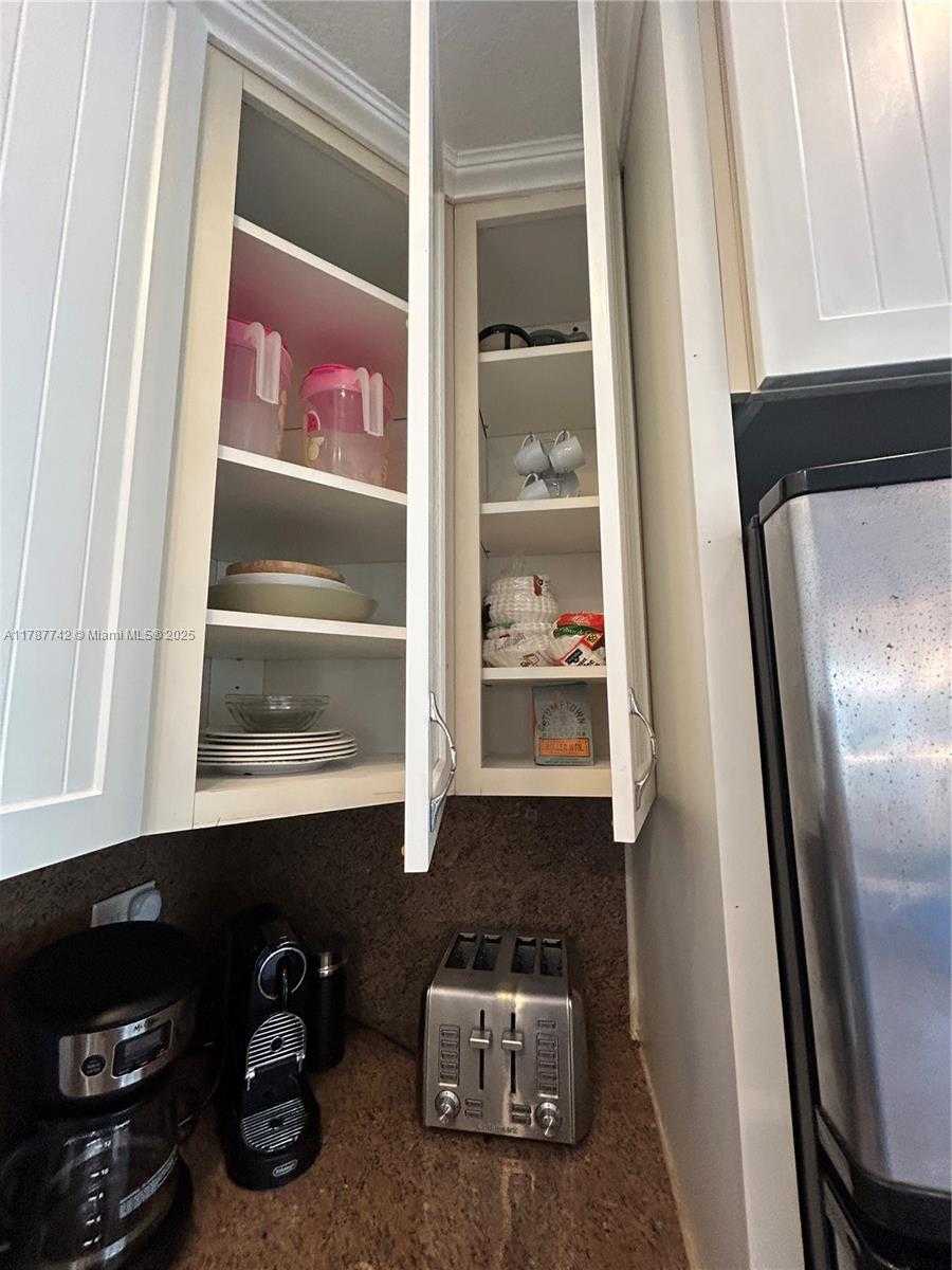 Small Image of 316 WALNUT #1, Hollywood Number 8