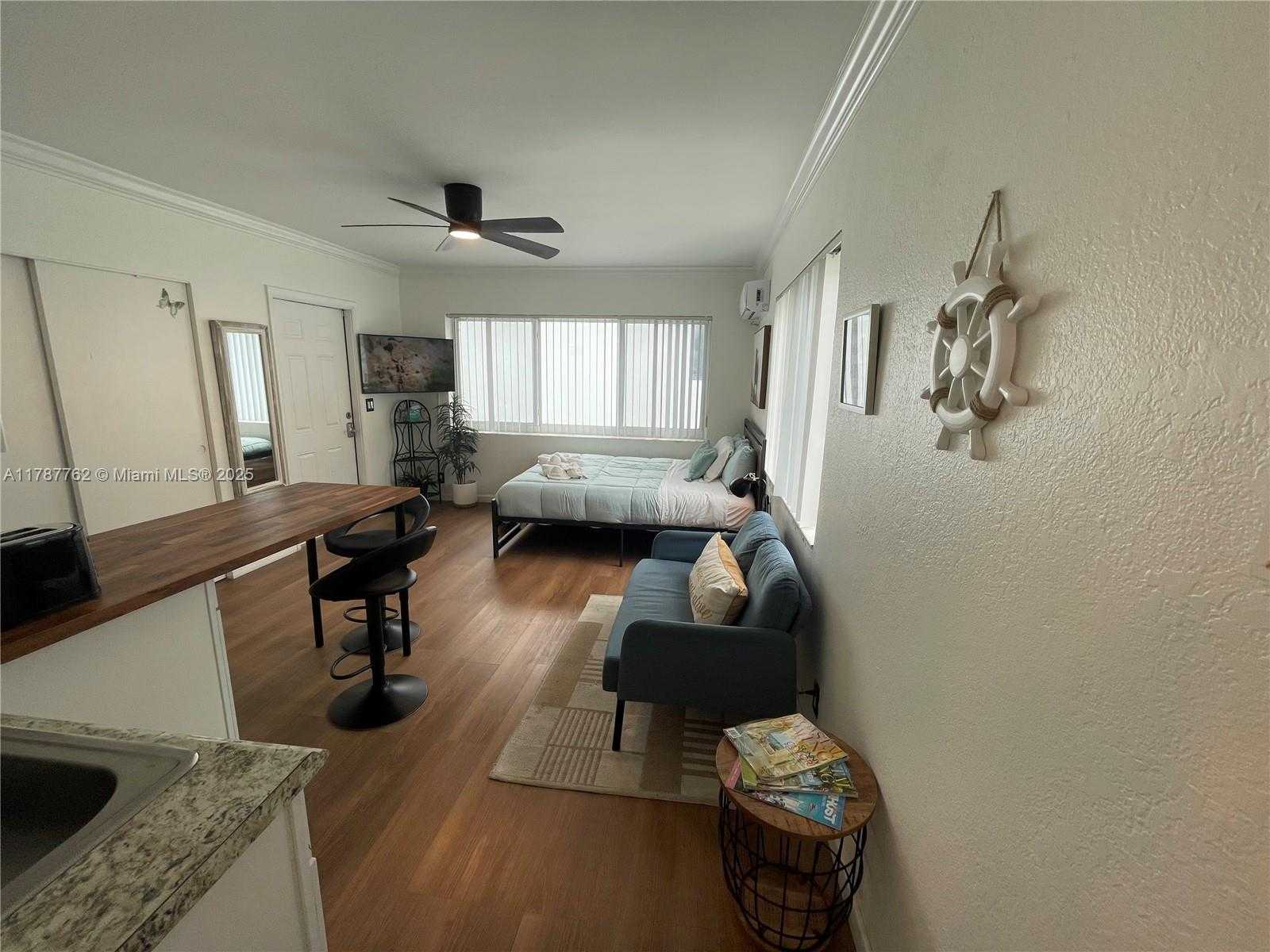 Small Image of 316 WALNUT #3, Hollywood Number 12