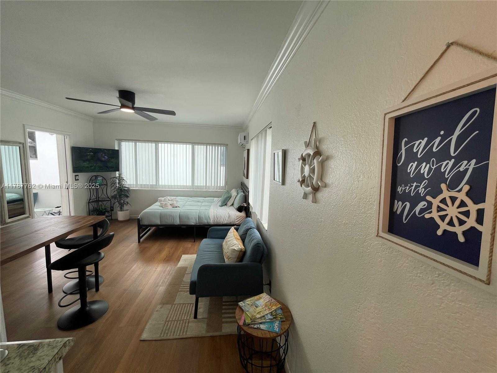 Small Image of 316 WALNUT #3, Hollywood Number 4