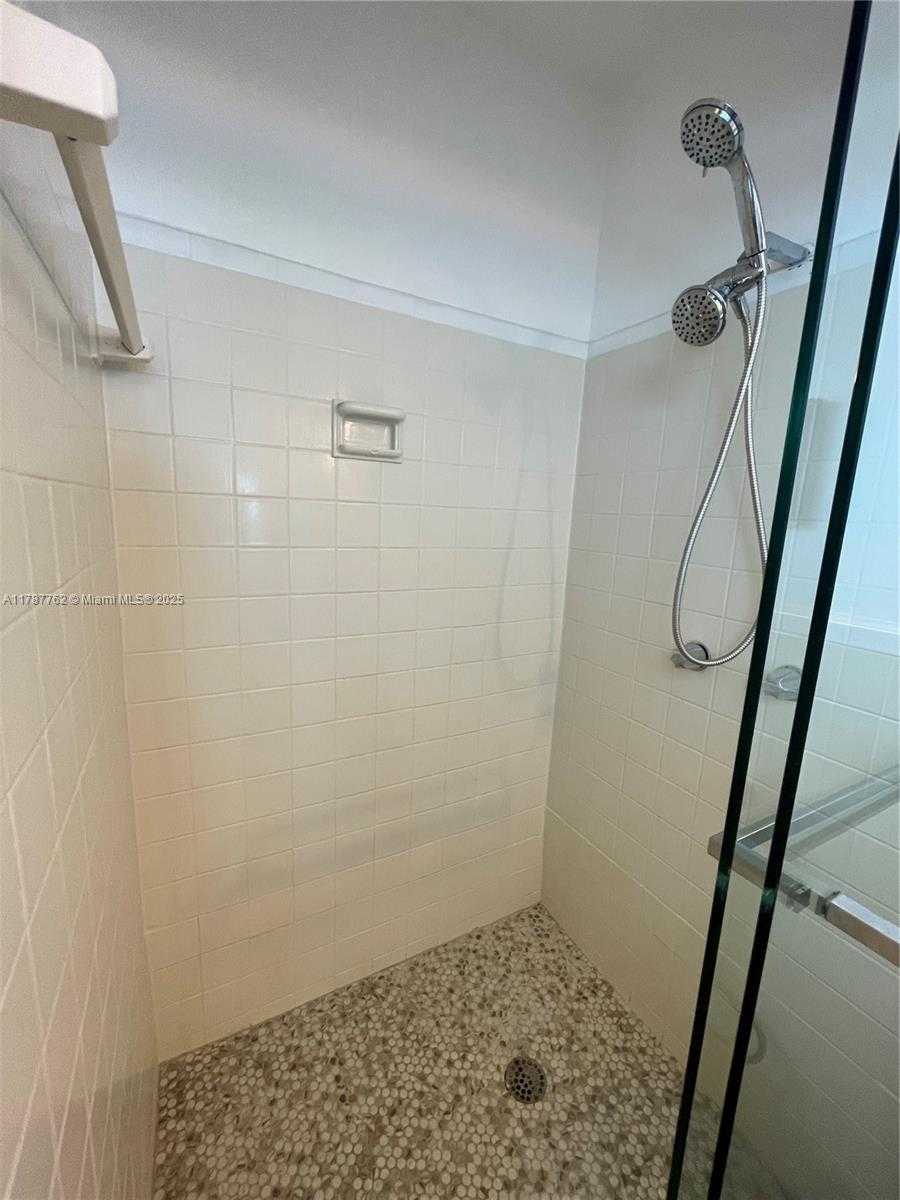 Small Image of 316 WALNUT #3, Hollywood Number 8