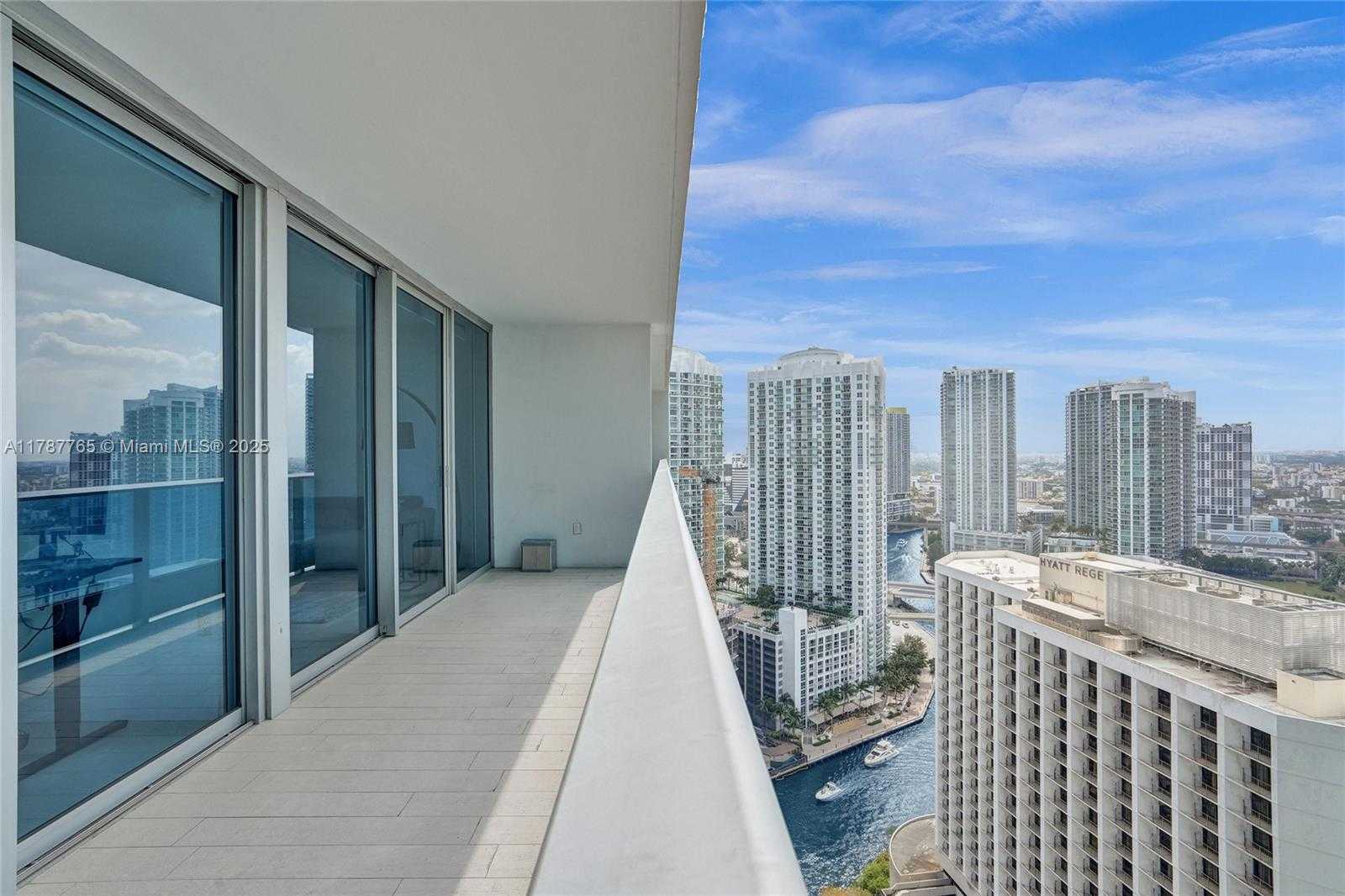 Small Image of 200 BISCAYNE BOULEVARD WAY #3211, Miami Number 10