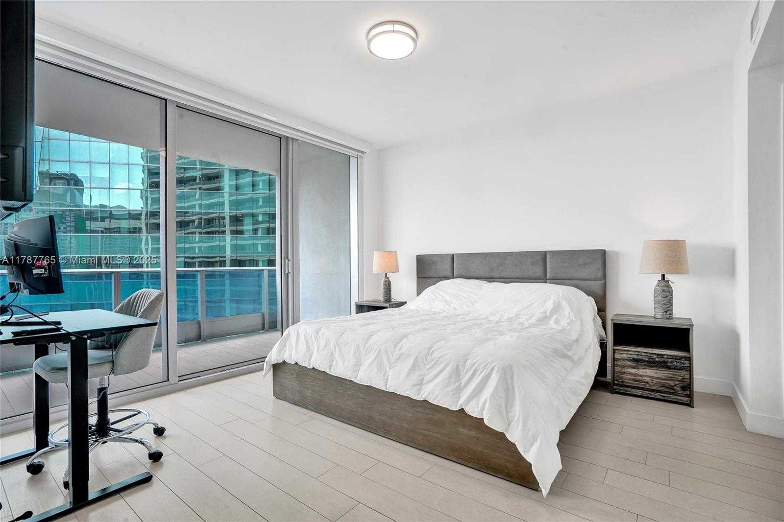 Small Image of 200 BISCAYNE BOULEVARD WAY #3211, Miami Number 12
