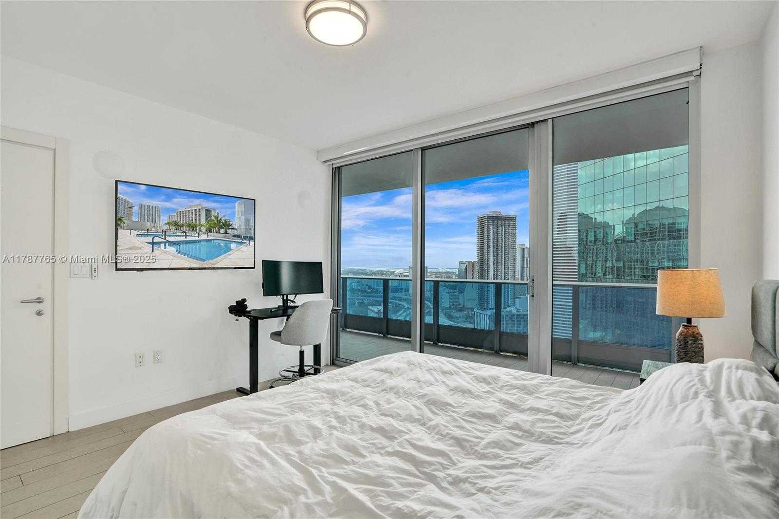 Small Image of 200 BISCAYNE BOULEVARD WAY #3211, Miami Number 13